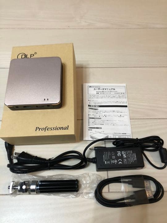 【美品】ミニプロジェクター　コンパクト　ワイヤレス