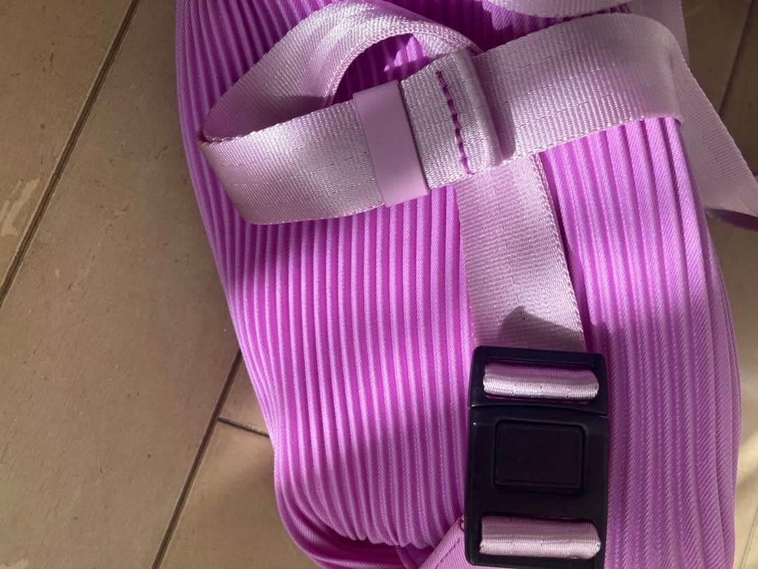 イッセイミヤケ　プリーツプリーズ　ボディバッグ