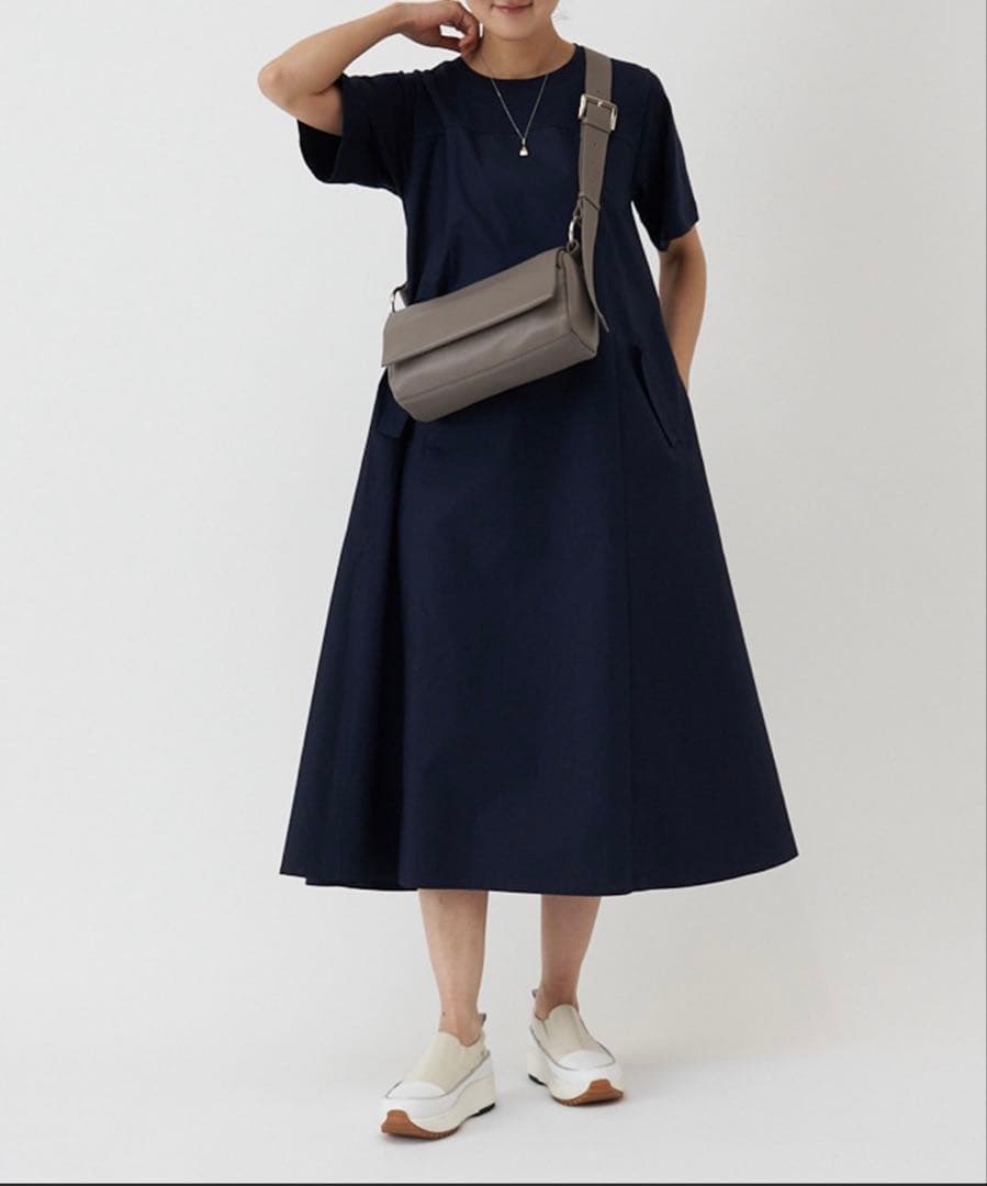 【3日間限定値下げ】BEARDSLEY ビアズリー レザーボディバッグ