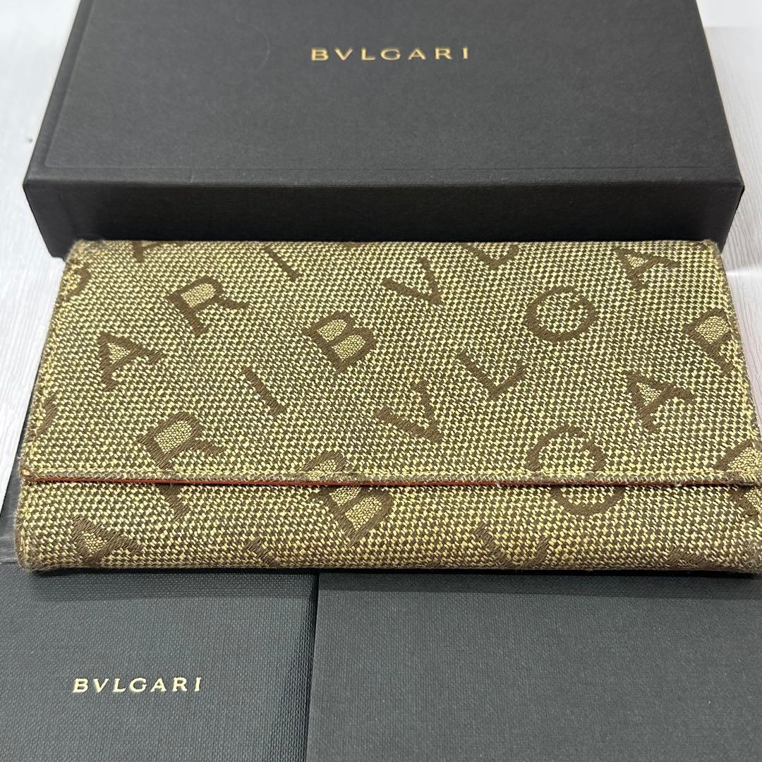新品同様‼️ ブルガリ　BVLGARI 財布　二つ折り　長財布　ロゴマニア