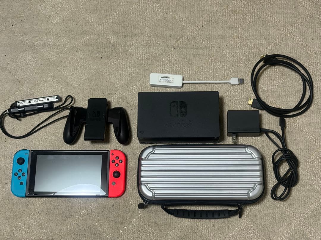 Nintendo Switch 本体 キャリーケース、ガラスフィルム付き