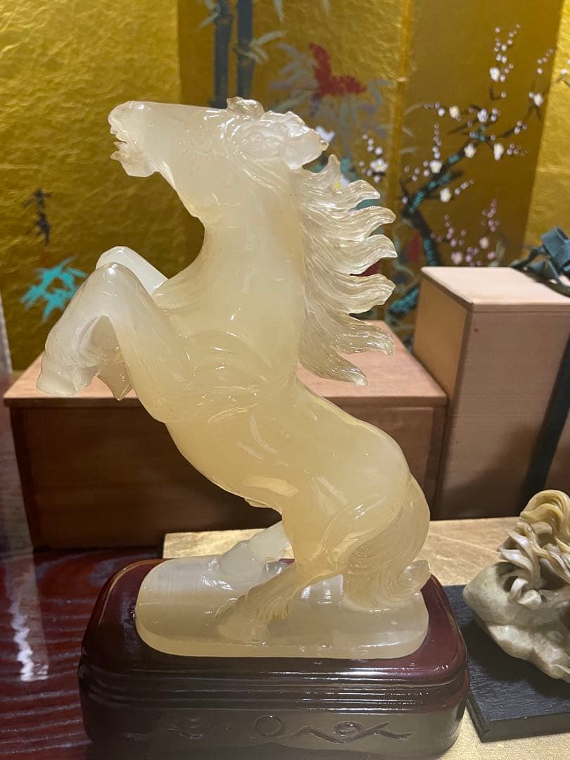 翡翠と石の馬のセット