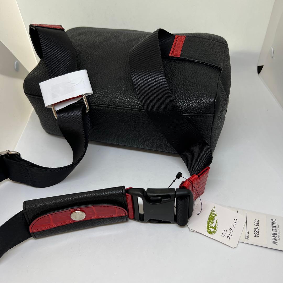 新品　男女兼用　クロコダイルアクセント 本革ボディバッグ