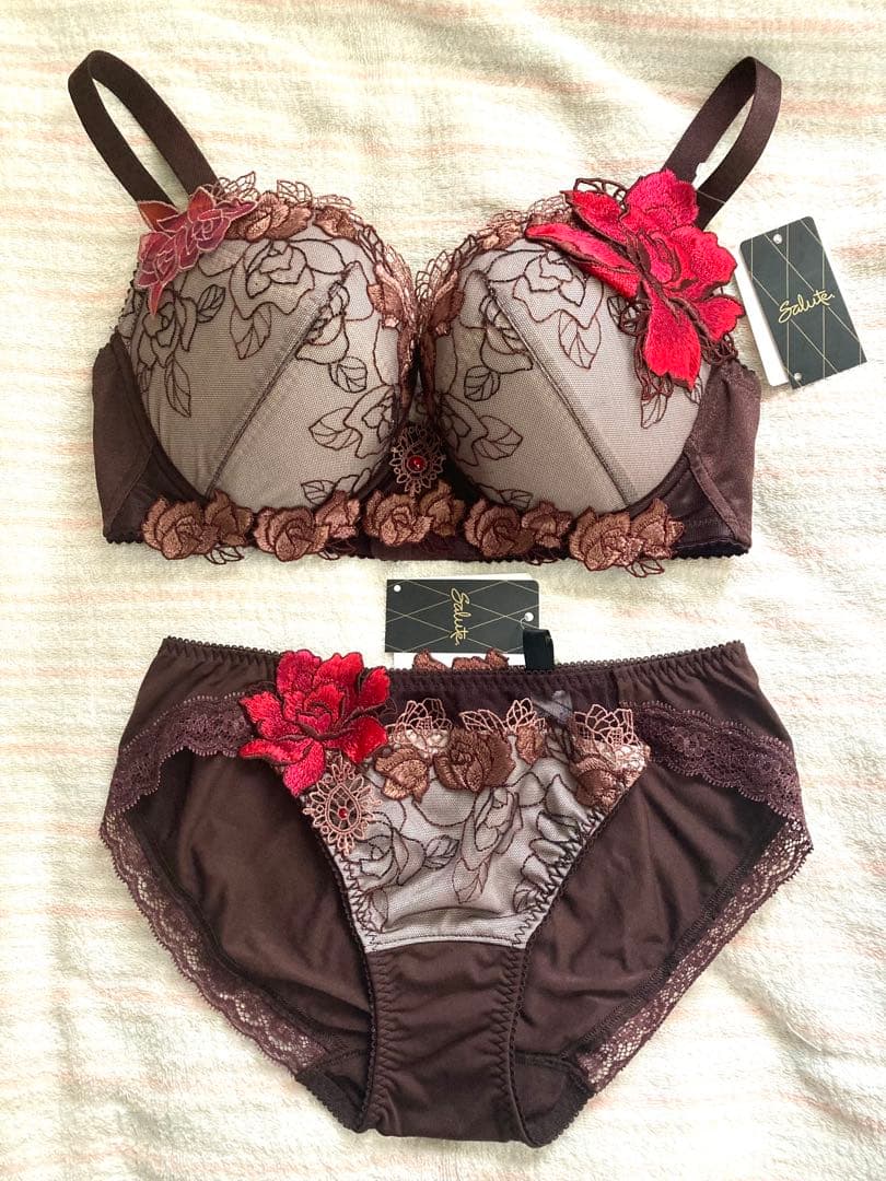 ★salute サルート上下2個セット　G70&Lサイズ　76G 56G