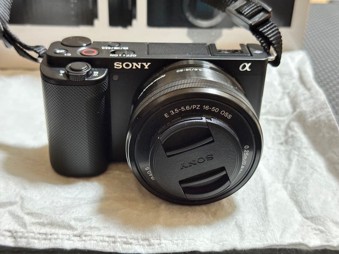 SONYZV-E10ダブルズームレンズキット望遠レンズ付き　ソニーvlogカメラ