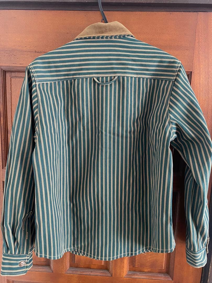 Karaku 刺繍ワッペン コーデュロイ切替裏フリースストライプシャツ