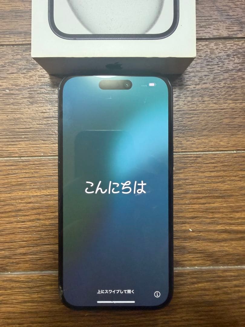 Apple iPhone 15 128GB 少し割れあり