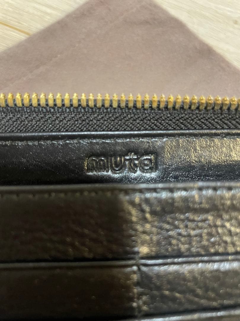 本日特別値引き中！muta ガルーシャ・LARGE ZIP 長財布