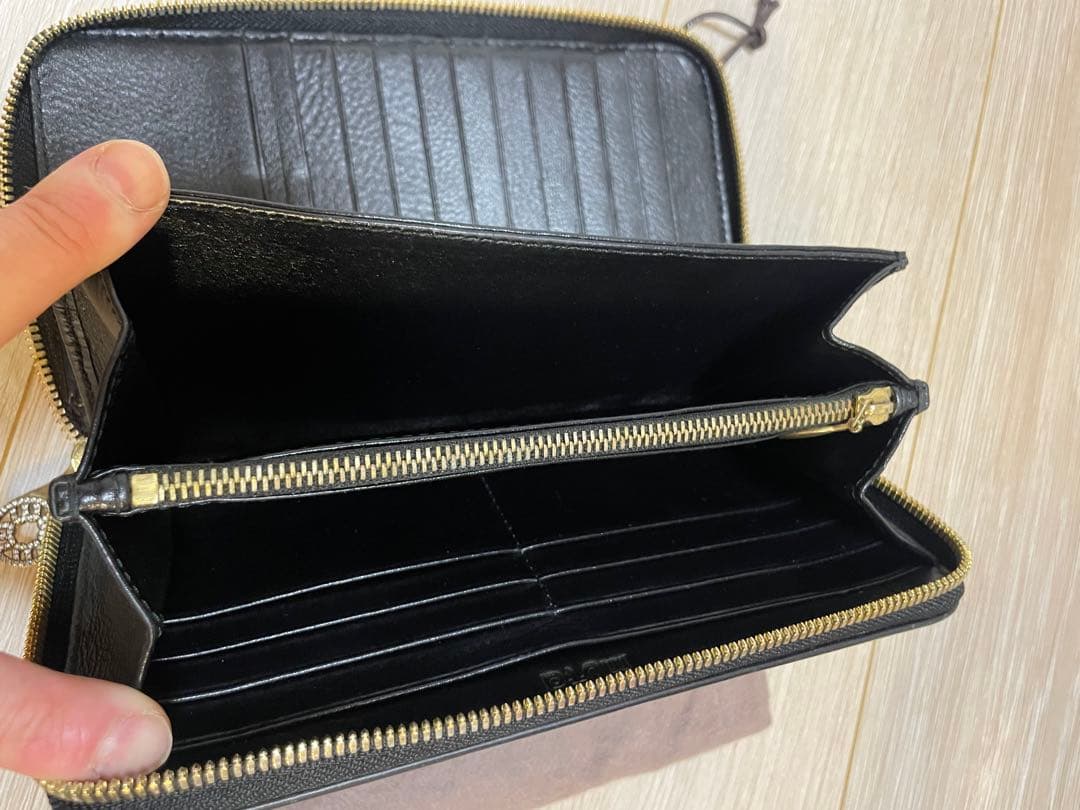 本日特別値引き中！muta ガルーシャ・LARGE ZIP 長財布