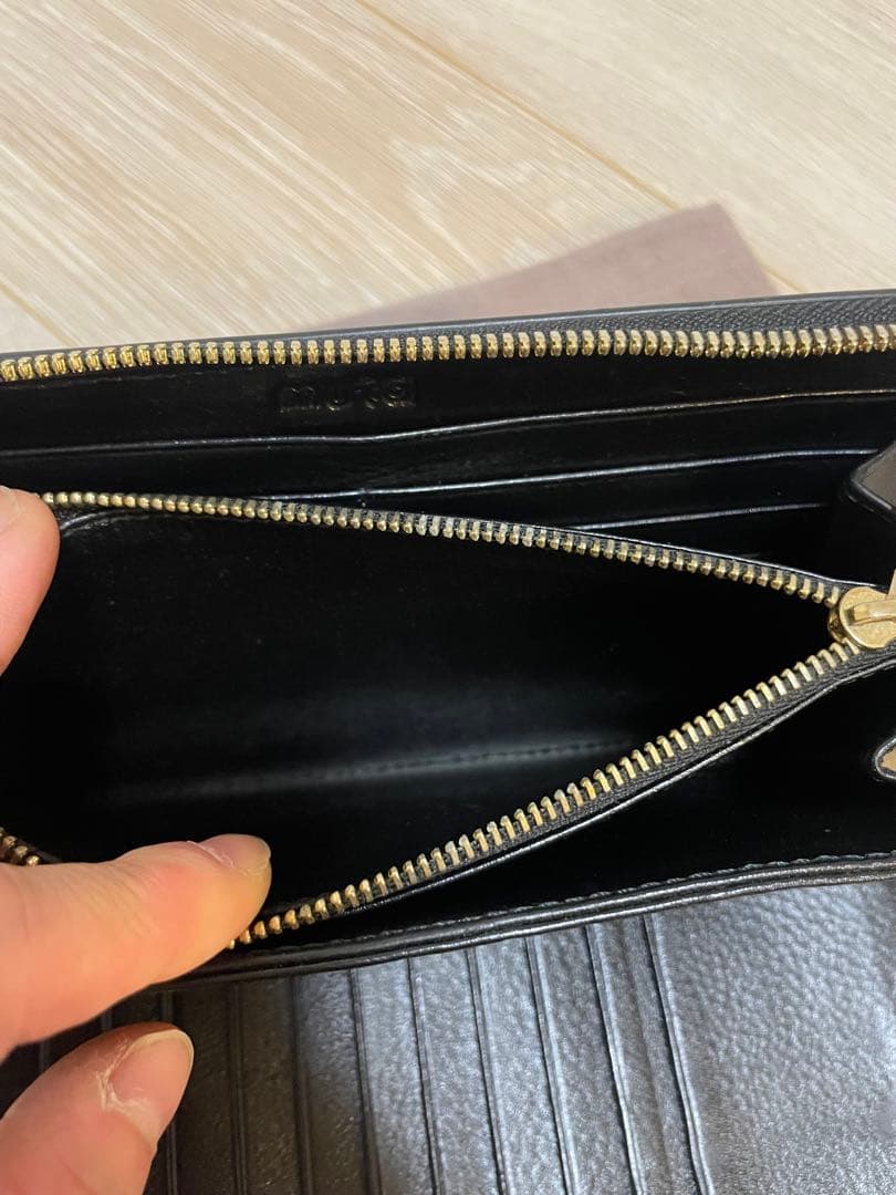本日特別値引き中！muta ガルーシャ・LARGE ZIP 長財布