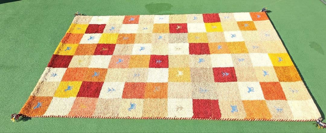 新品未使用　ギャッベ　ペルシャ絨毯　182 × 120cm　可愛い柄