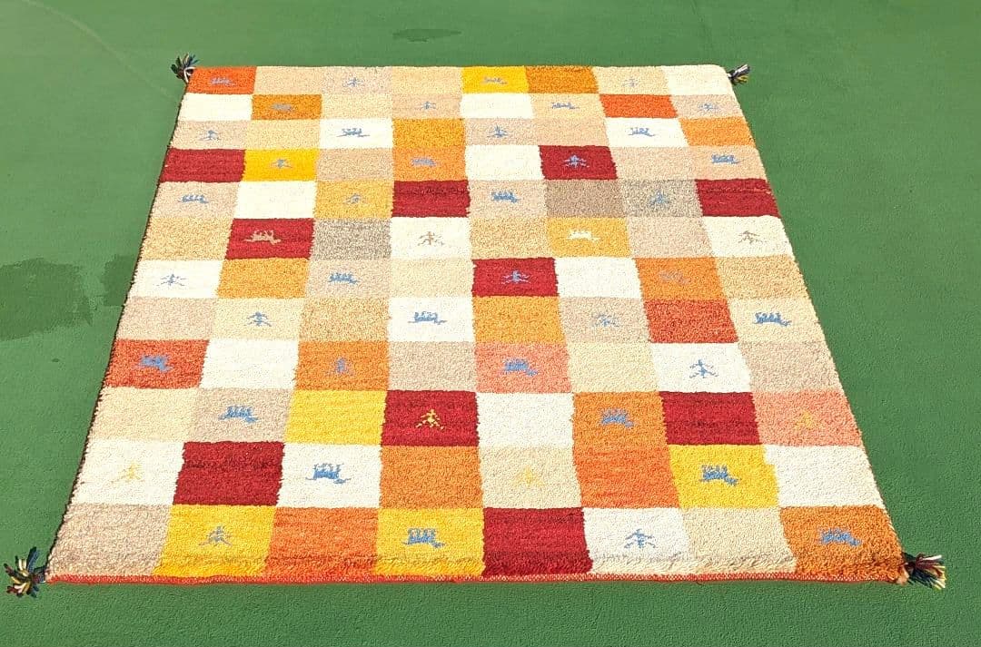 新品未使用　ギャッベ　ペルシャ絨毯　182 × 120cm　可愛い柄