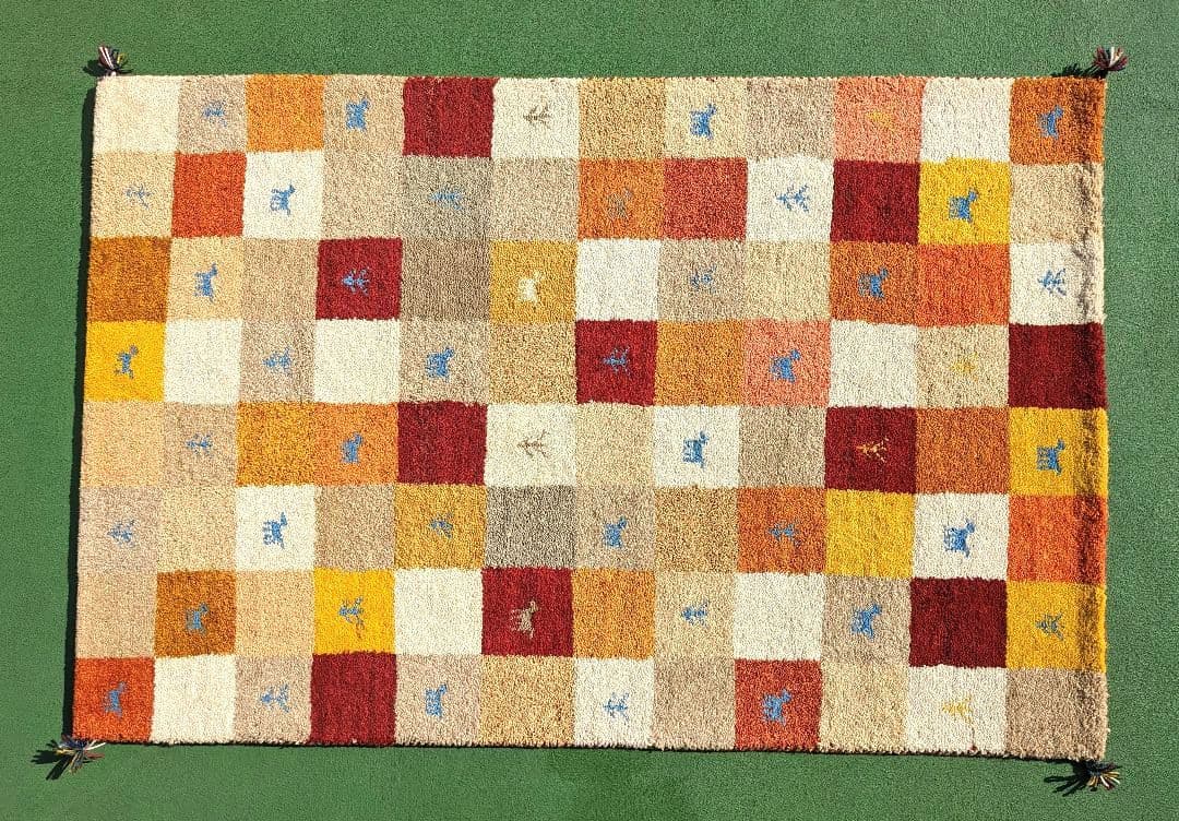 新品未使用　ギャッベ　ペルシャ絨毯　182 × 120cm　可愛い柄