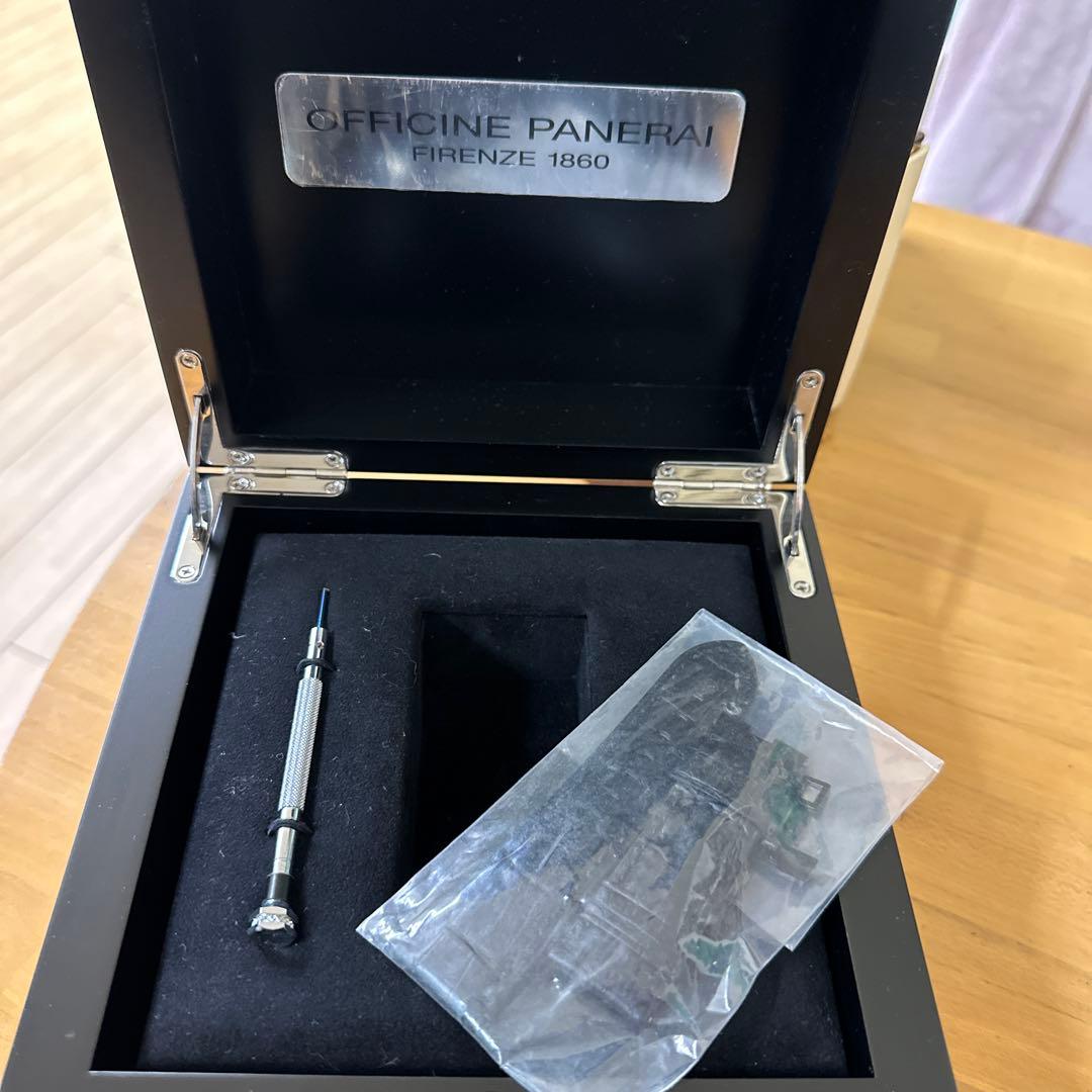 パネライ木箱と未使用ベルト(ブラック)