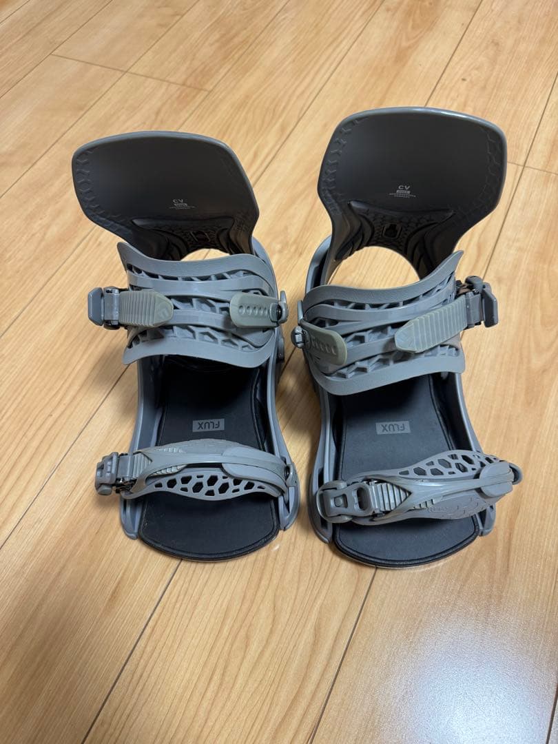 美品　FLUX CV Mサイズ　23-24