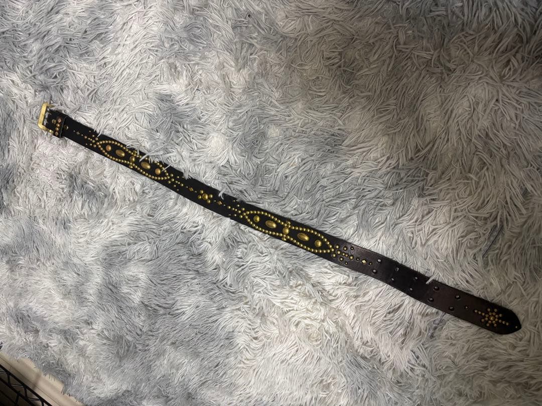 真鍮製バックル　栃木レザーピーナッツ型スタッズベルト　黒　４０ｍｍ幅　一枚革