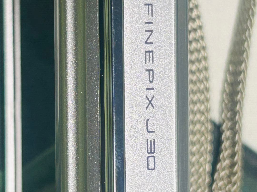 デジタルカメラ FUJIFILM FINEPIX J30