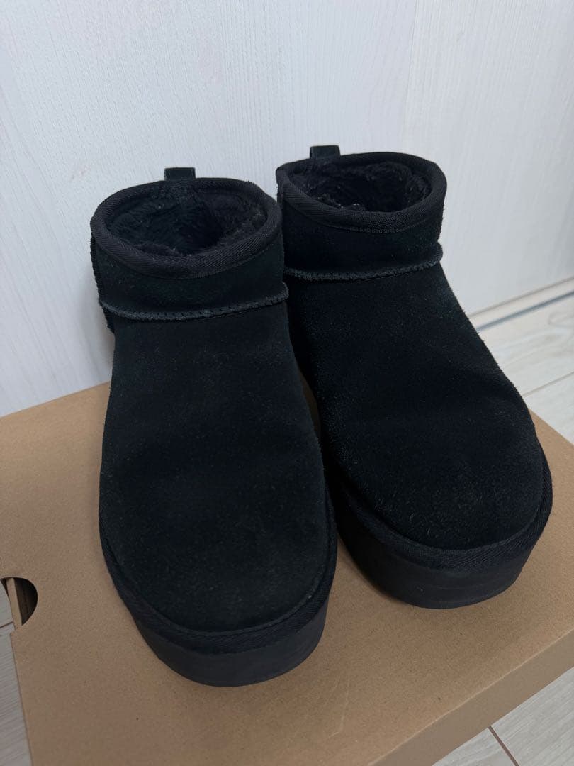 UGG クラシックウルトラミニ　プラットフォーム 黒 US6 JP24