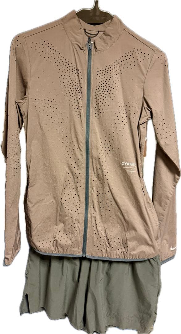 値下NIKE GYAKUSOU レディースジャケットxs　パンツS セットアップ