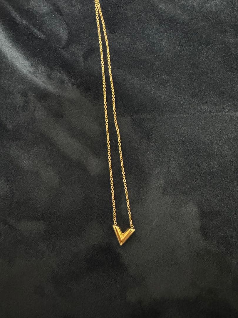 Louis Vuitton ゴールド V字型ネックレス