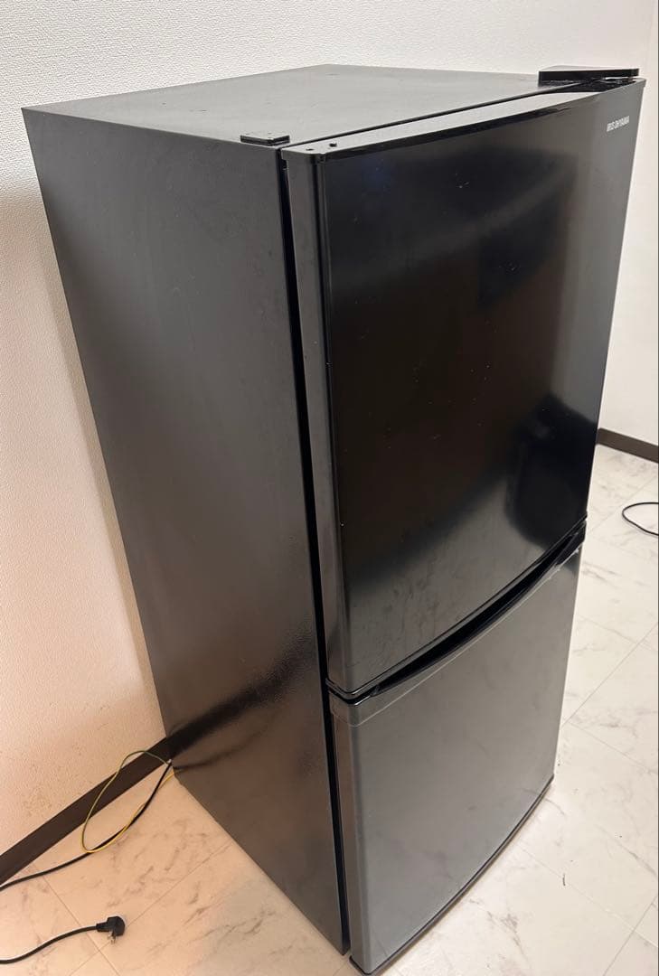 冷蔵庫 家庭用 冷凍庫 2ドア 142L IRSD-14A-B 黒　定価3万円