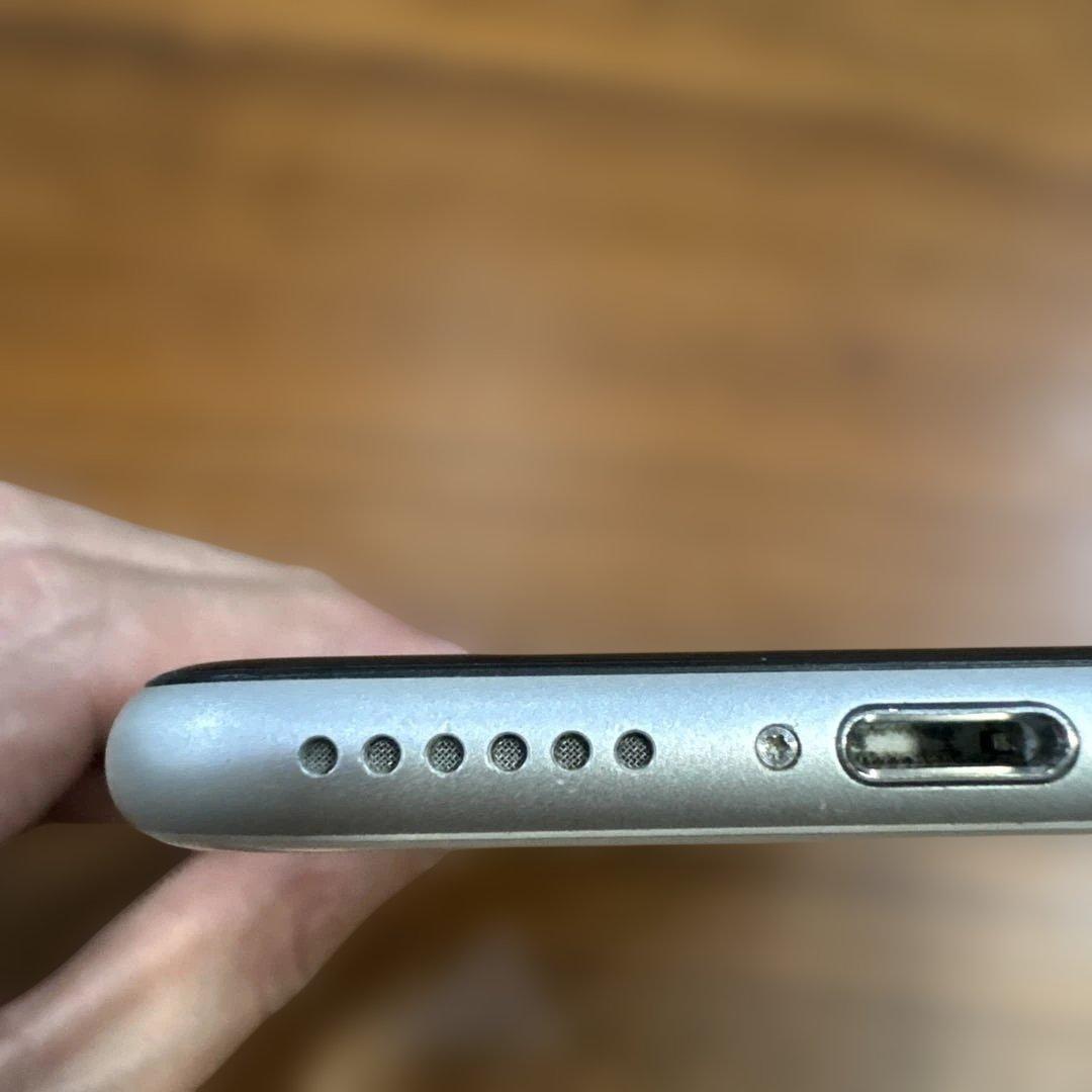 Apple iPhone se2 64gb ホワイト 本体 バッテリー83%