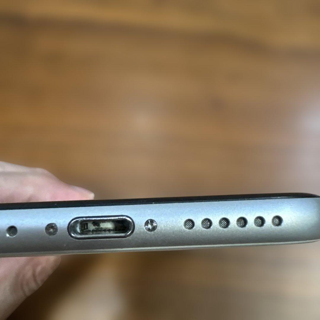 Apple iPhone se2 64gb ホワイト 本体 バッテリー83%