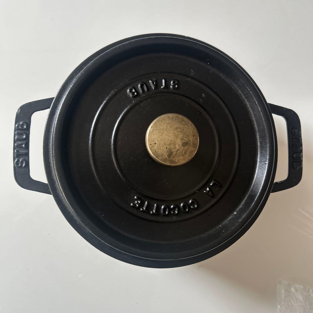 LA COCOTTE ◆ストウブ鍋　STAUB 丸型鋳鉄鍋 18cmブラック