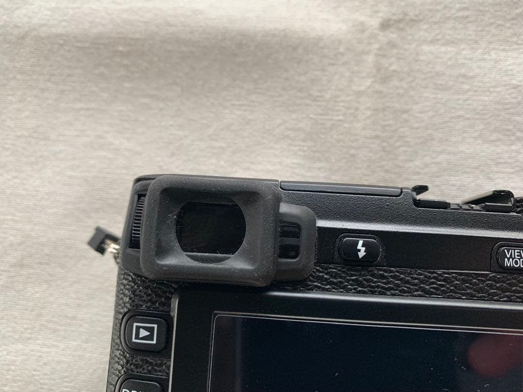 Fujifilm X-E1 ミラーレスカメラ 本体と付属品