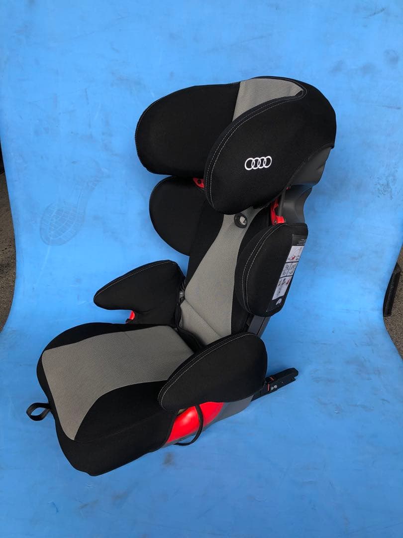 アウディ純正ジュニアシート　チャイルドシート