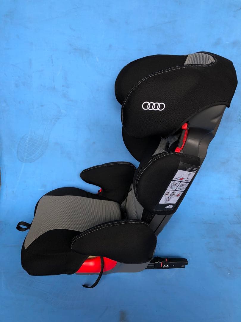 アウディ純正ジュニアシート　チャイルドシート