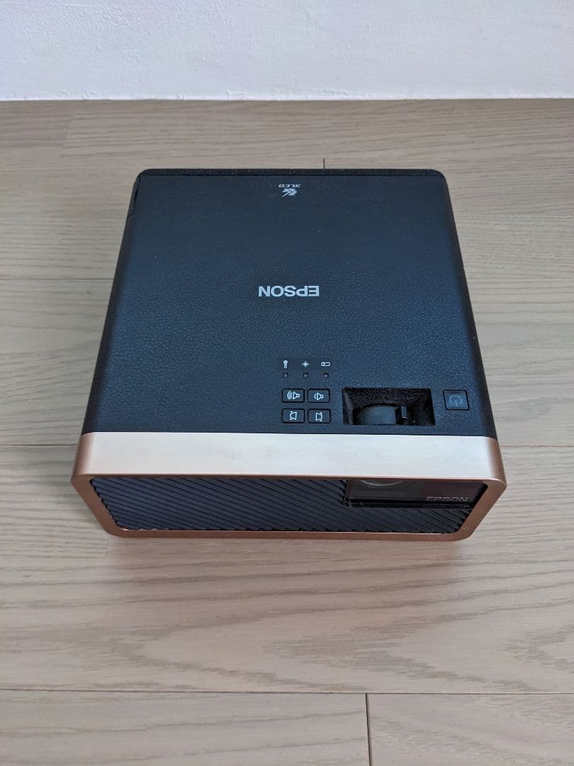 EPSON　プロジェクター　Dreamio　EF-100B