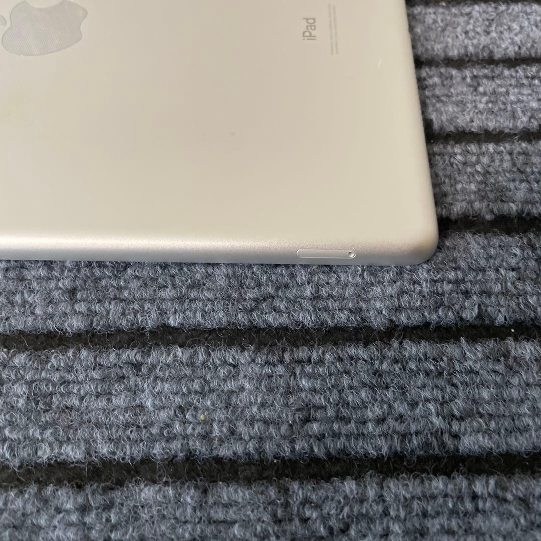 102 iPad 7世代 32GB SIMフリー シルバー
