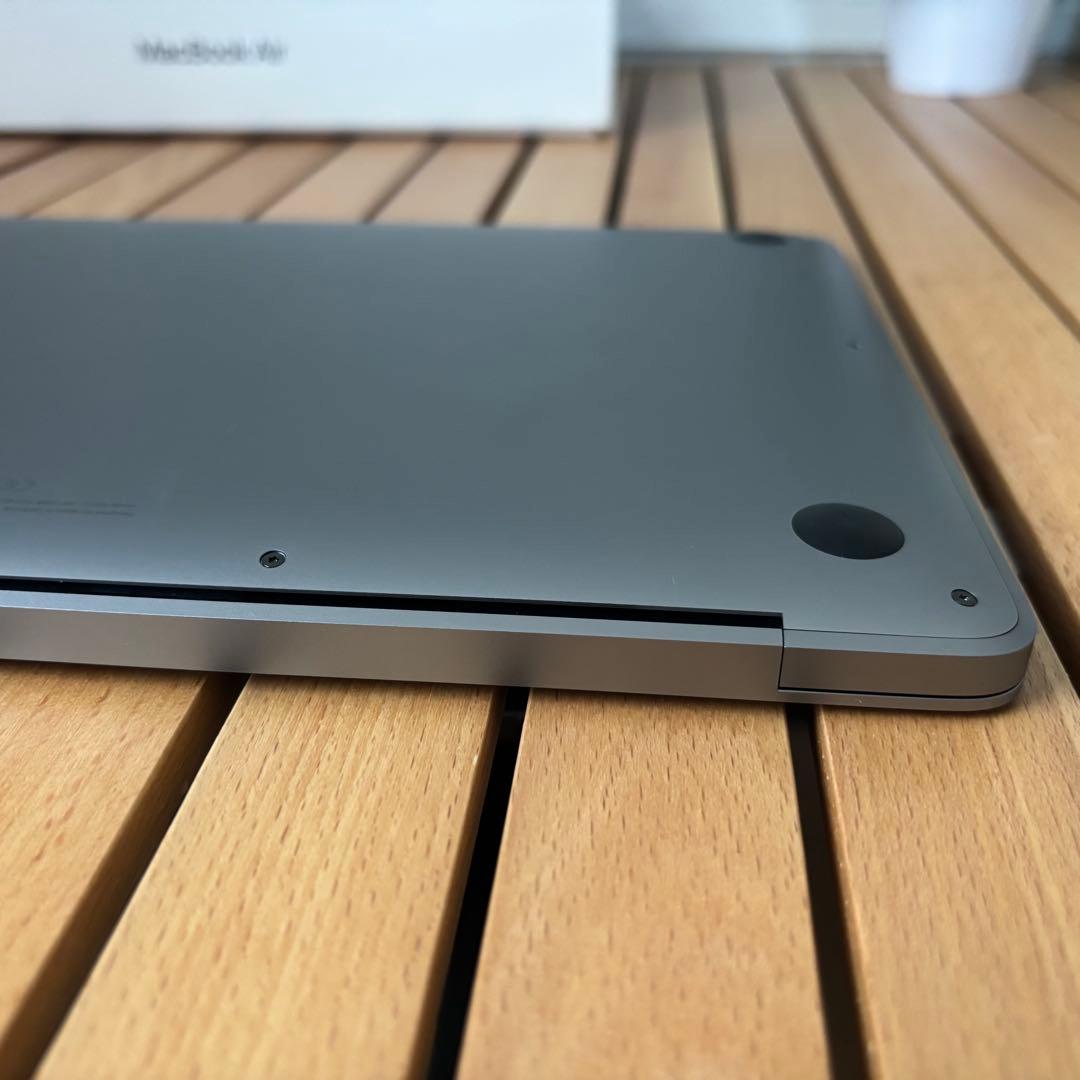 f*0様 Apple MacBook Air M1 13インチ 8GB 256G