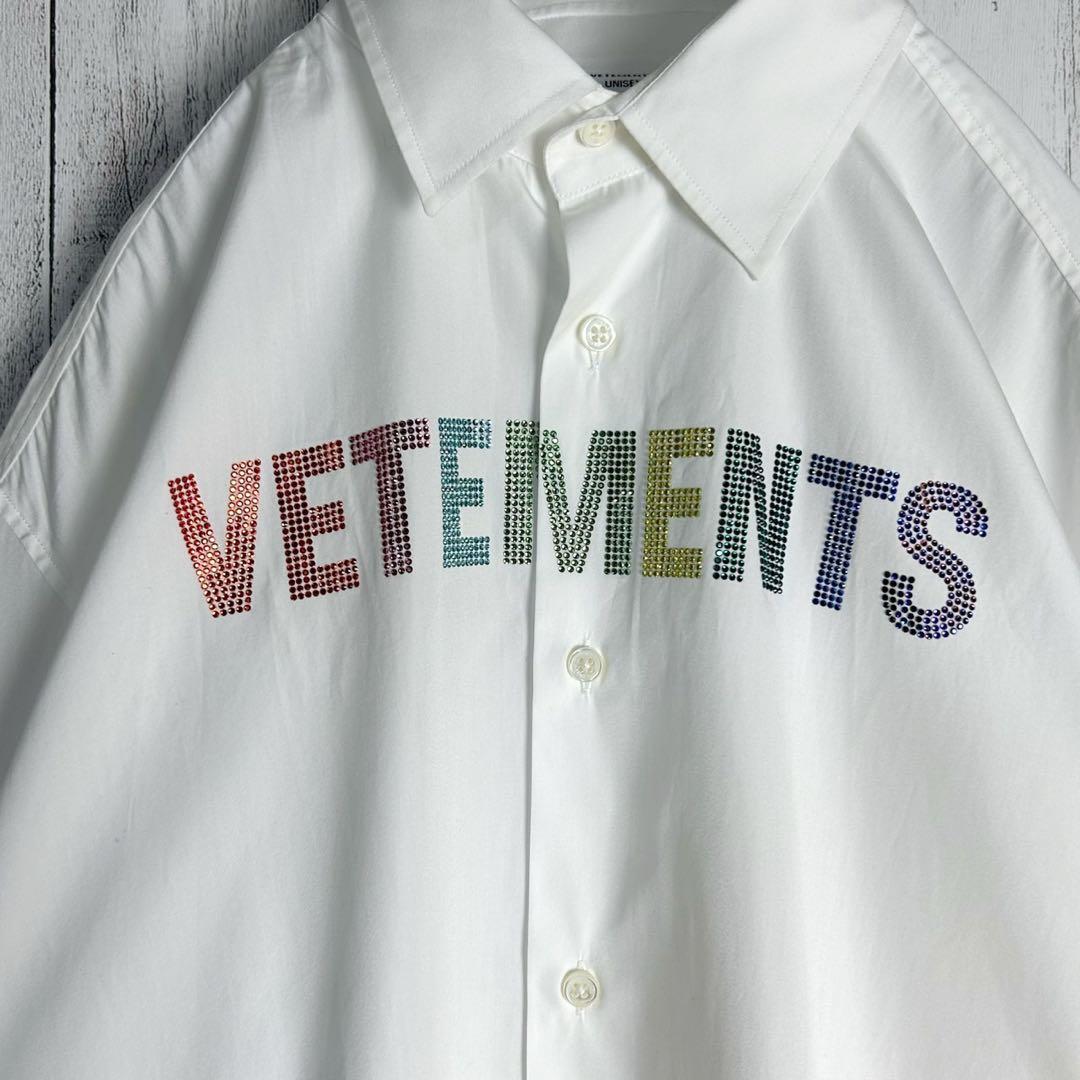 6018【超希少デザイン】ヴェトモン‪☆ラインストーンロゴ入り長袖シャツ 虹ロゴ