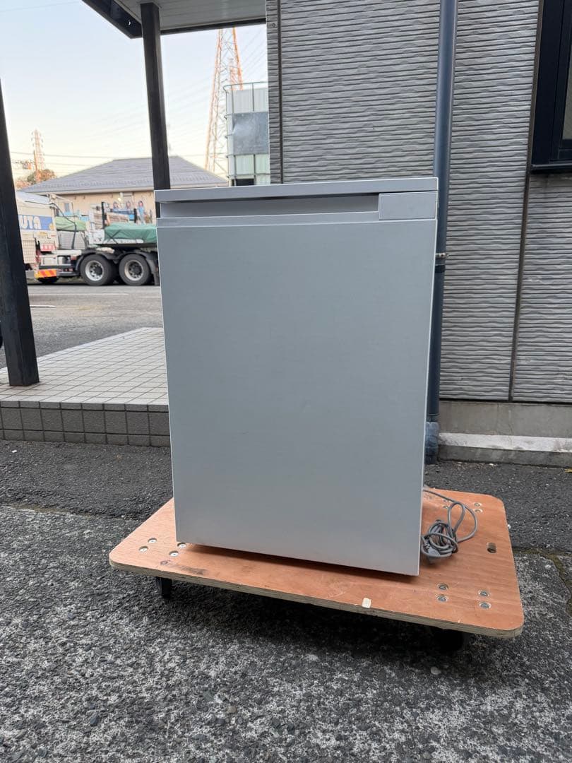 【美品】アイリスオーヤマ 冷蔵庫 66L 奥行スリム IRSN-7A-W