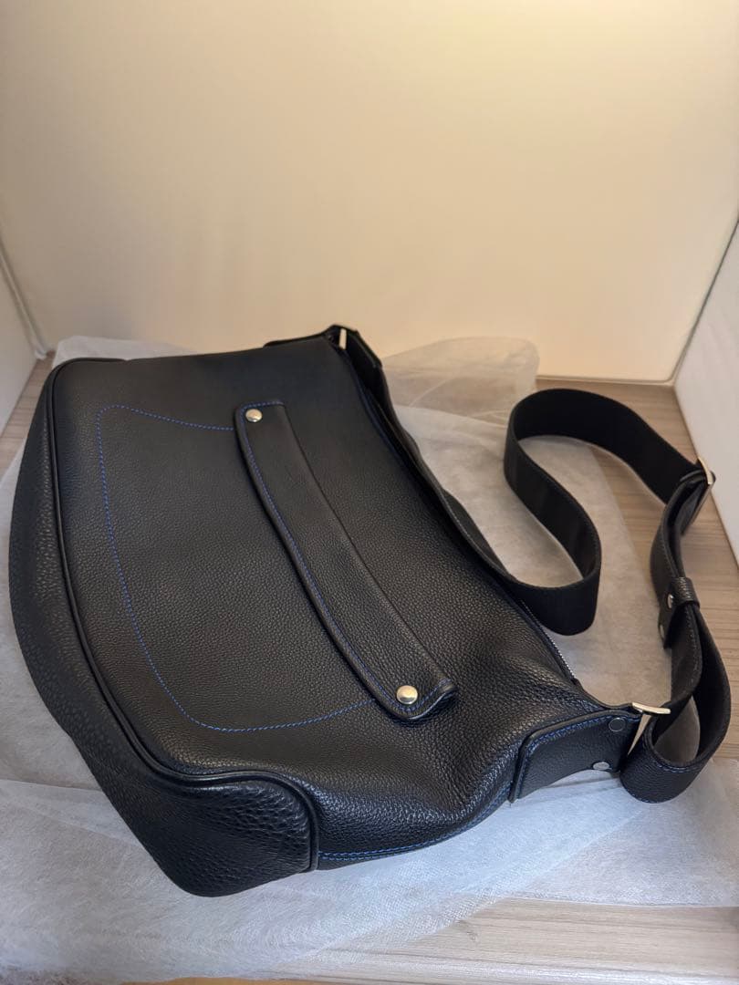 ル・ボナー　パパスショルダー ブラック　バッグ　ブルー　ルボナー