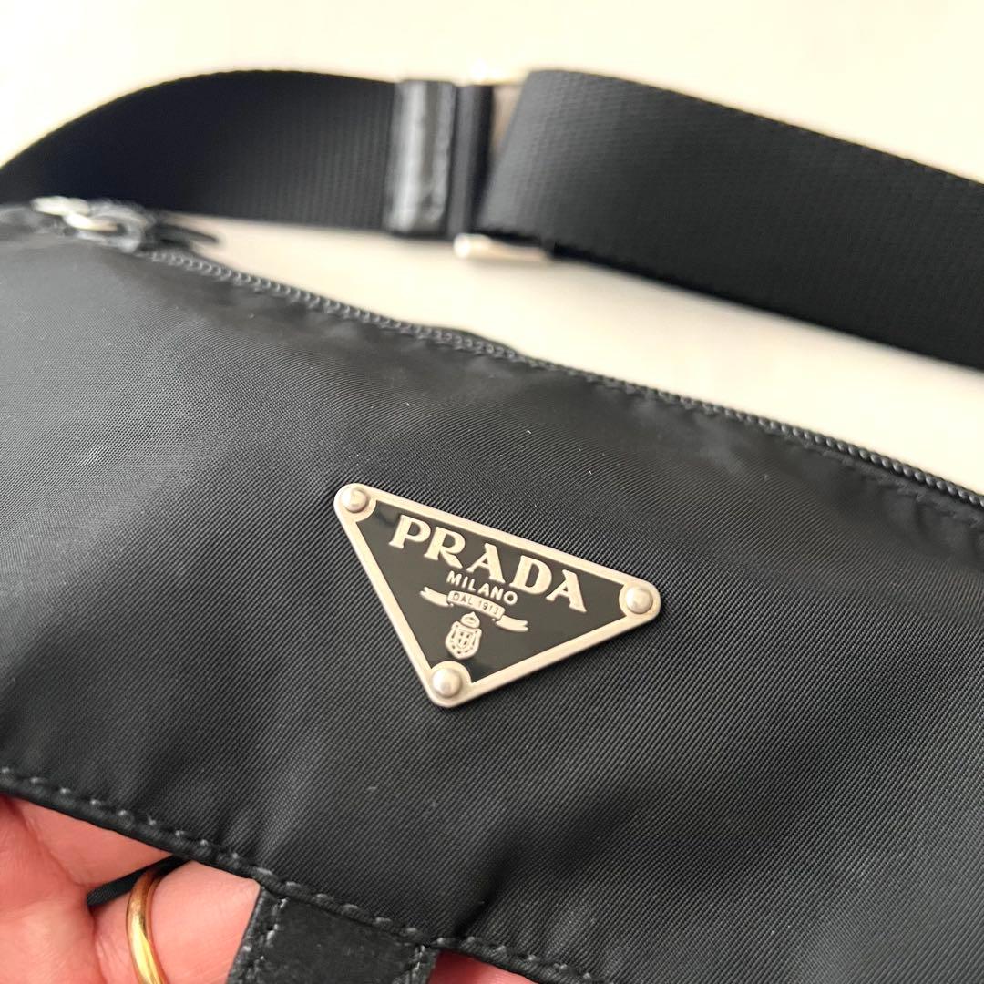 プラダ メッセンジャー ショルダーバッグ ブラック 三角プレート レザー 白タグ