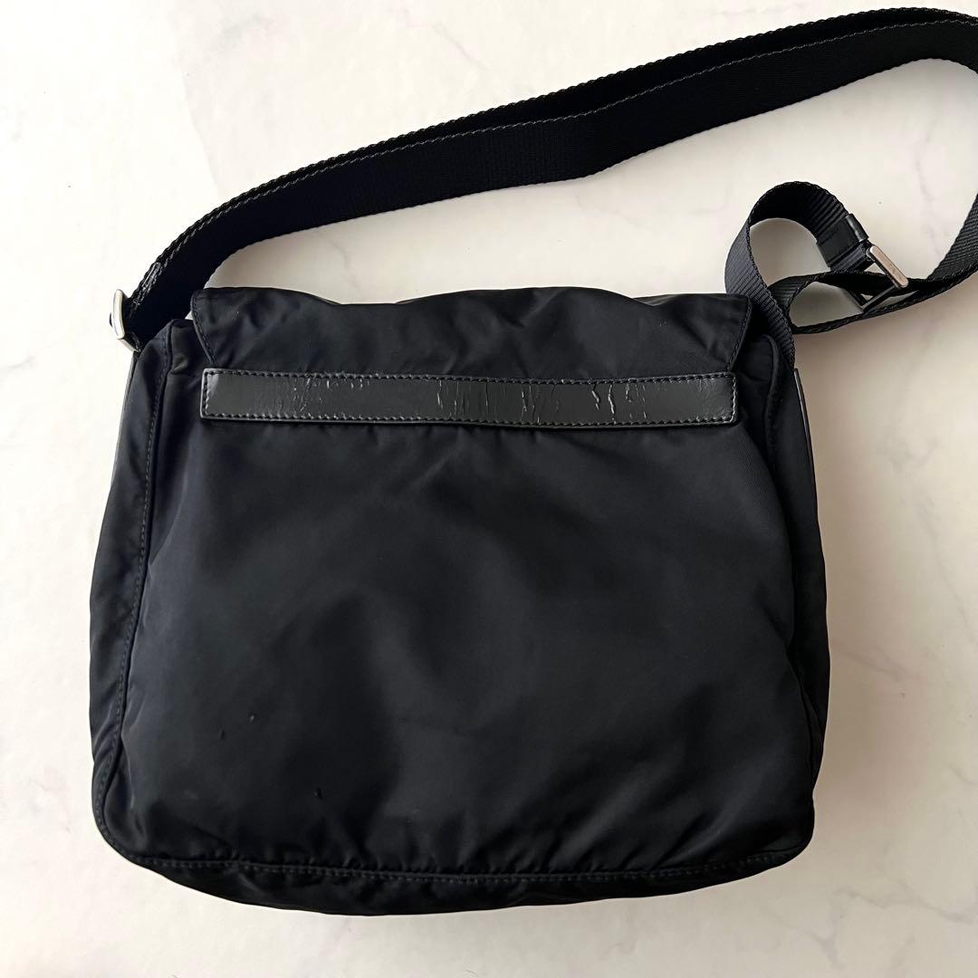 プラダ メッセンジャー ショルダーバッグ ブラック 三角プレート レザー 白タグ
