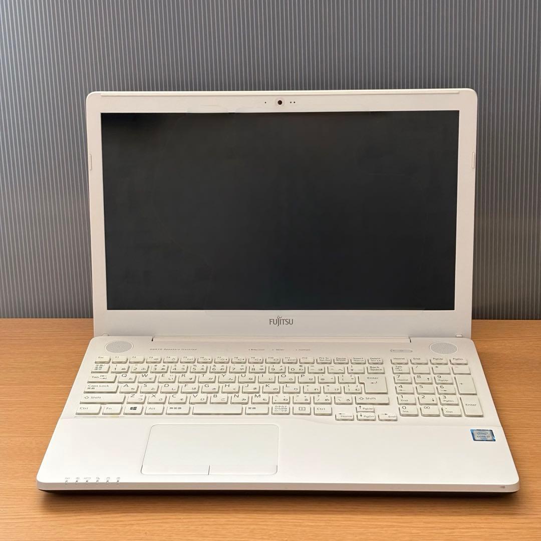 富士通 ノートPC Intel Core i7 ホワイト