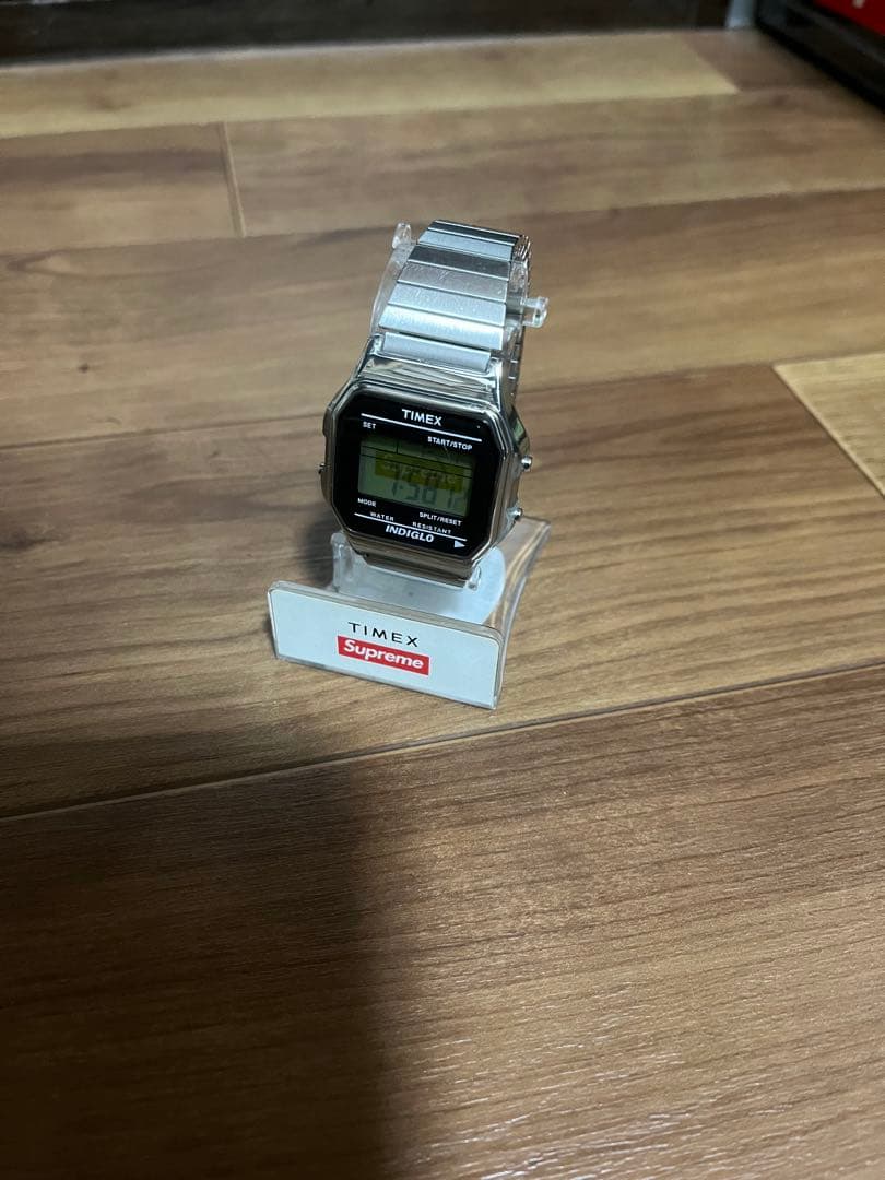 最終価格　TIMEX Supreme デジタル腕時計