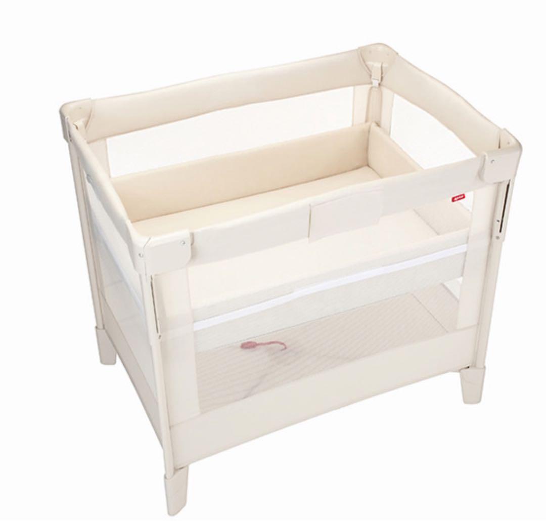 18日まで限定価格【美品】アップリカ ココネルエアー ベビーベッドミルクホワイト