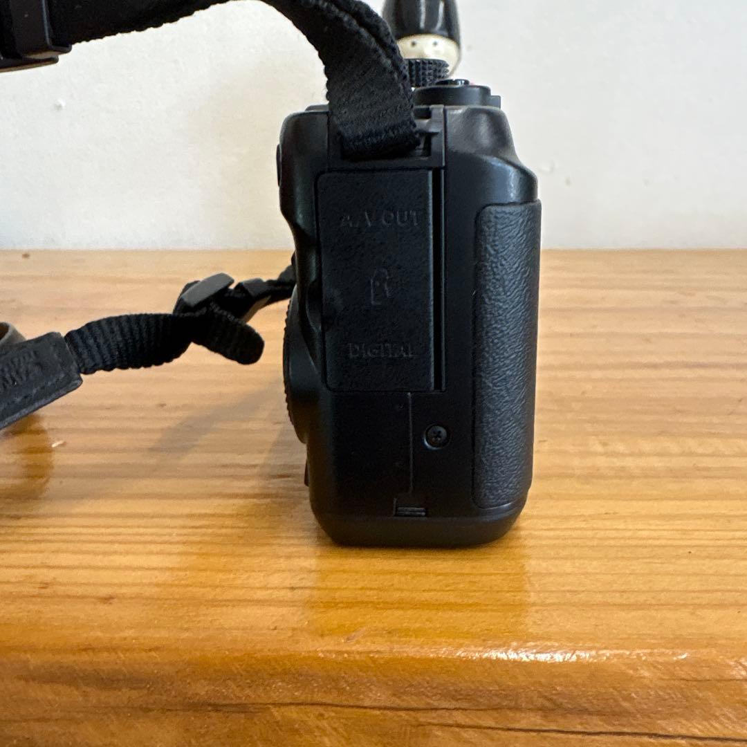 Canon G10 コンパクトデジタルカメラ　キヤノン　美品　純正ケース付き