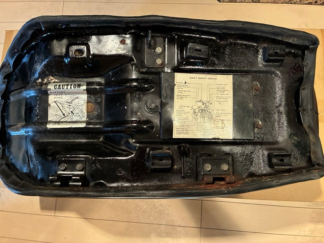 KH400 バイクシート