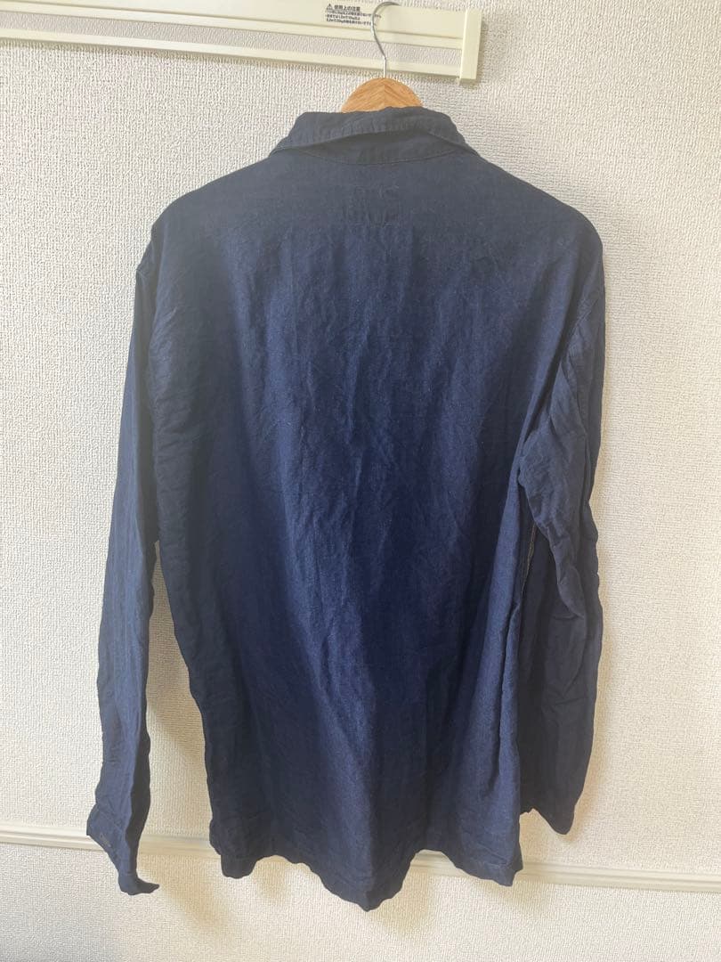 ネイビー リネン ボタン付きシャツ