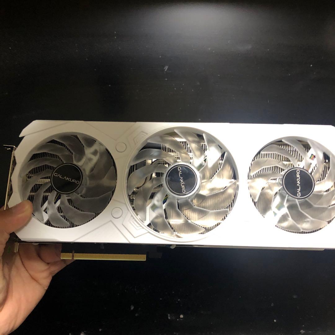 ジャンクGeForce RTX4070 EX Gamer White 12GB