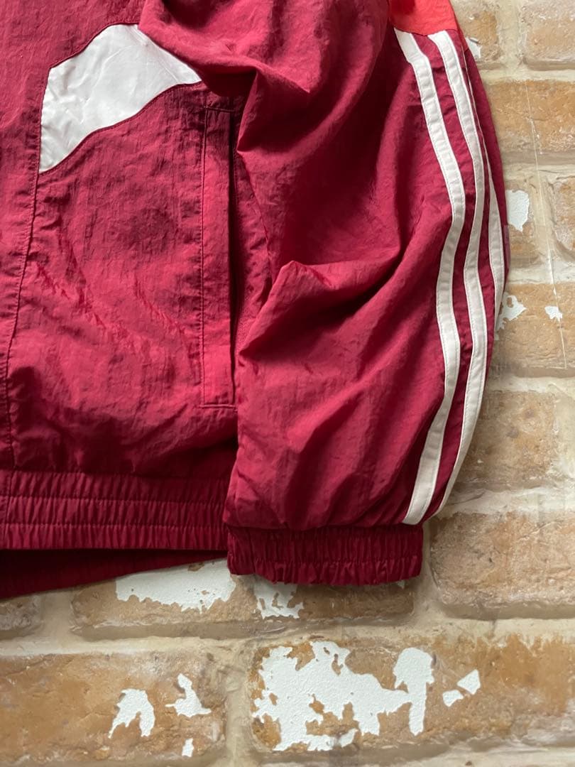 adidas バイエルン　トラックジャケット　ナイロンジャケット　赤　刺繍