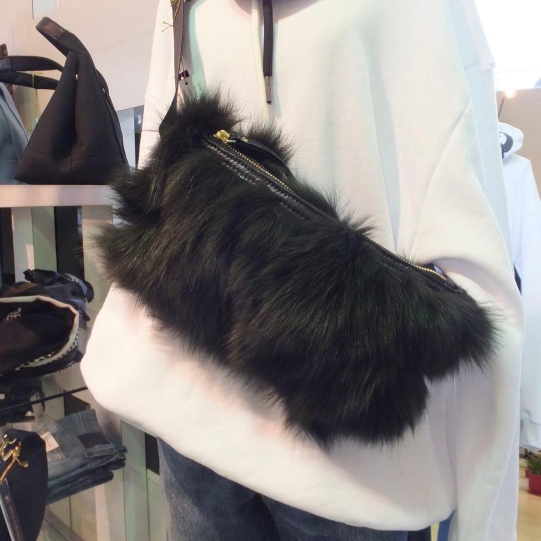 【美品】VIOLAd'ORO フォックスファー　レザー　ボディバッグ　グレー系