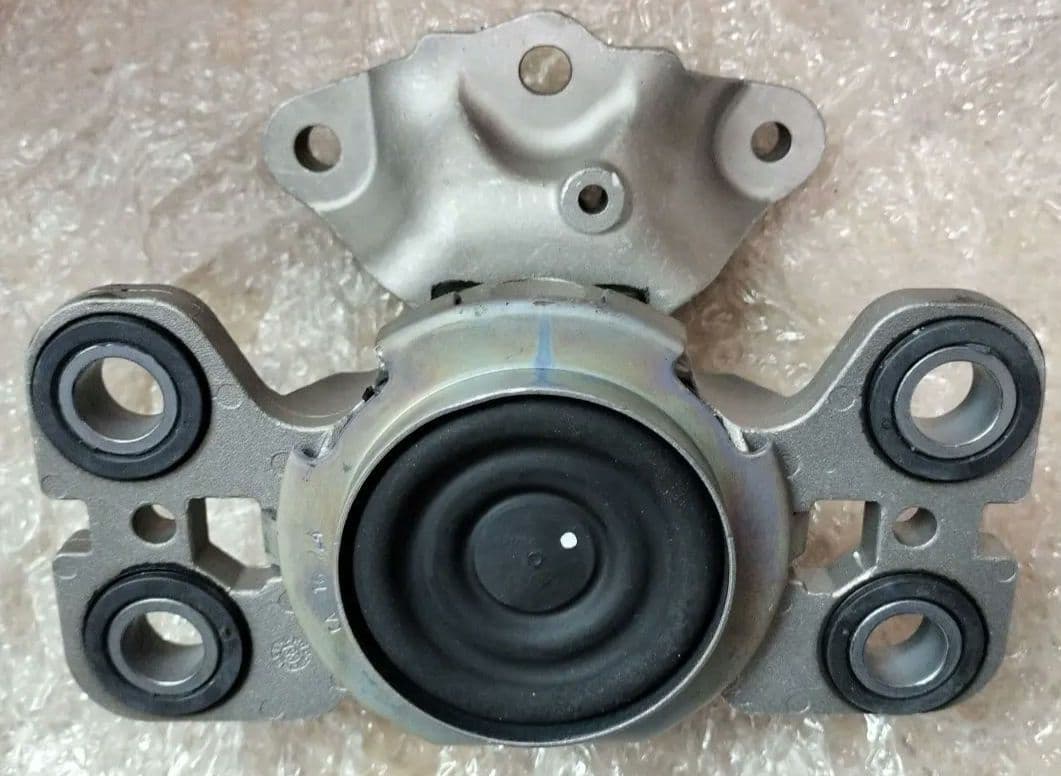 新品未使用　VOLVO純正 エンジンマウント 31401307