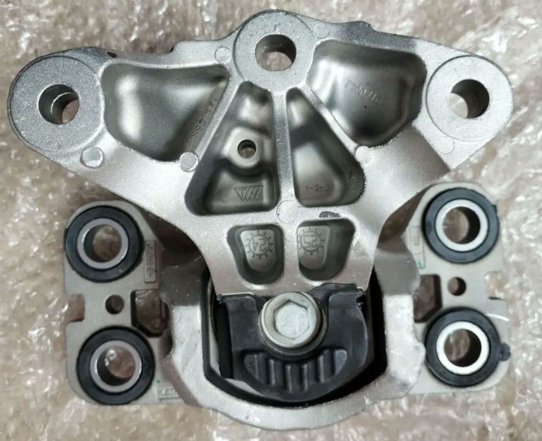 新品未使用　VOLVO純正 エンジンマウント 31401307